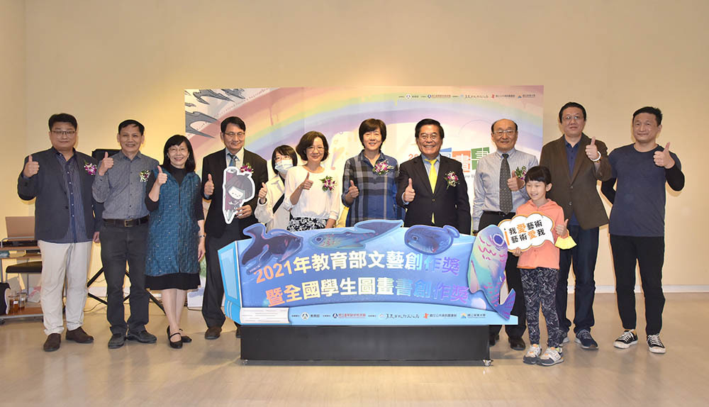 挖!是合照欸!