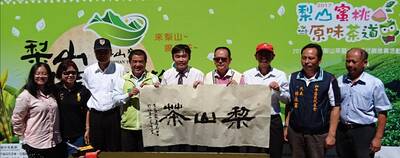 本系夜碩二「蔡豐吉/黃怡慈/董怡芳/李妙芳/許鈺珮/陳學儀」等六人，獲邀參加梨山‧遇見好茶主題活動全臺高品茗茶會，獲媒體高度採訪肯定。圖片
