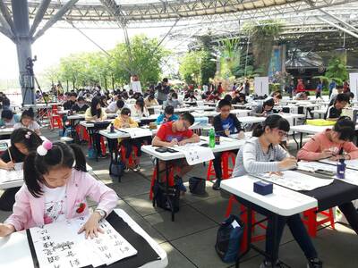 本系協辦客委會辦理「藝起來寫客家詩~六堆全國客家詩書法大賽」獲得各界一致的推崇與讚揚圖片